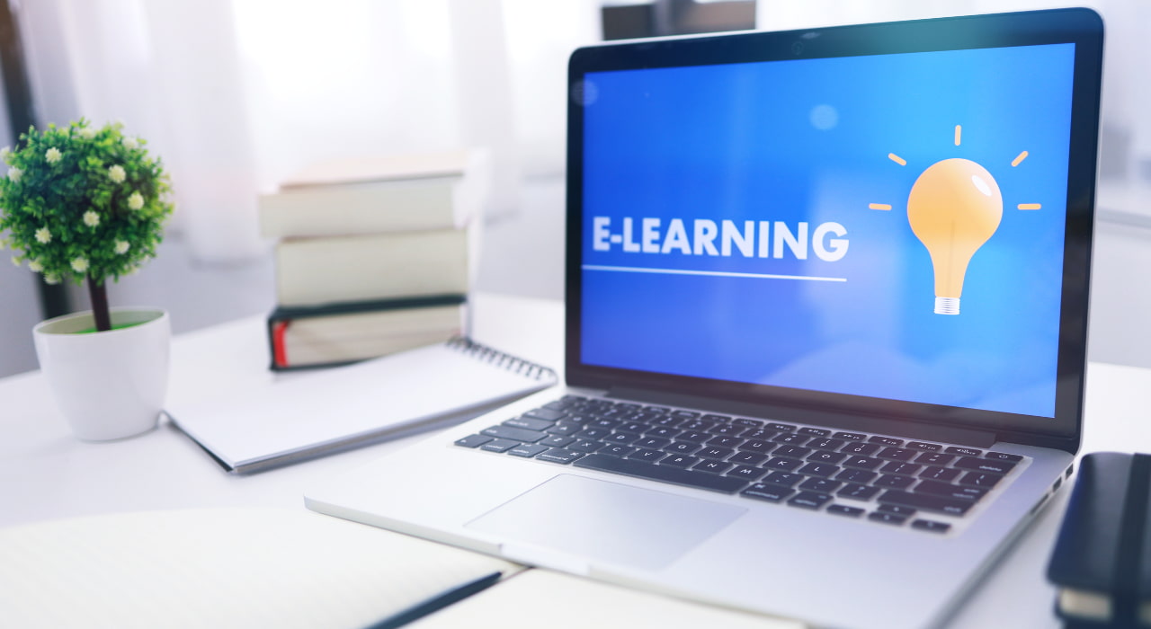 L'e-learning est un modèle de formation à distance depuis un pc ou un smartphone