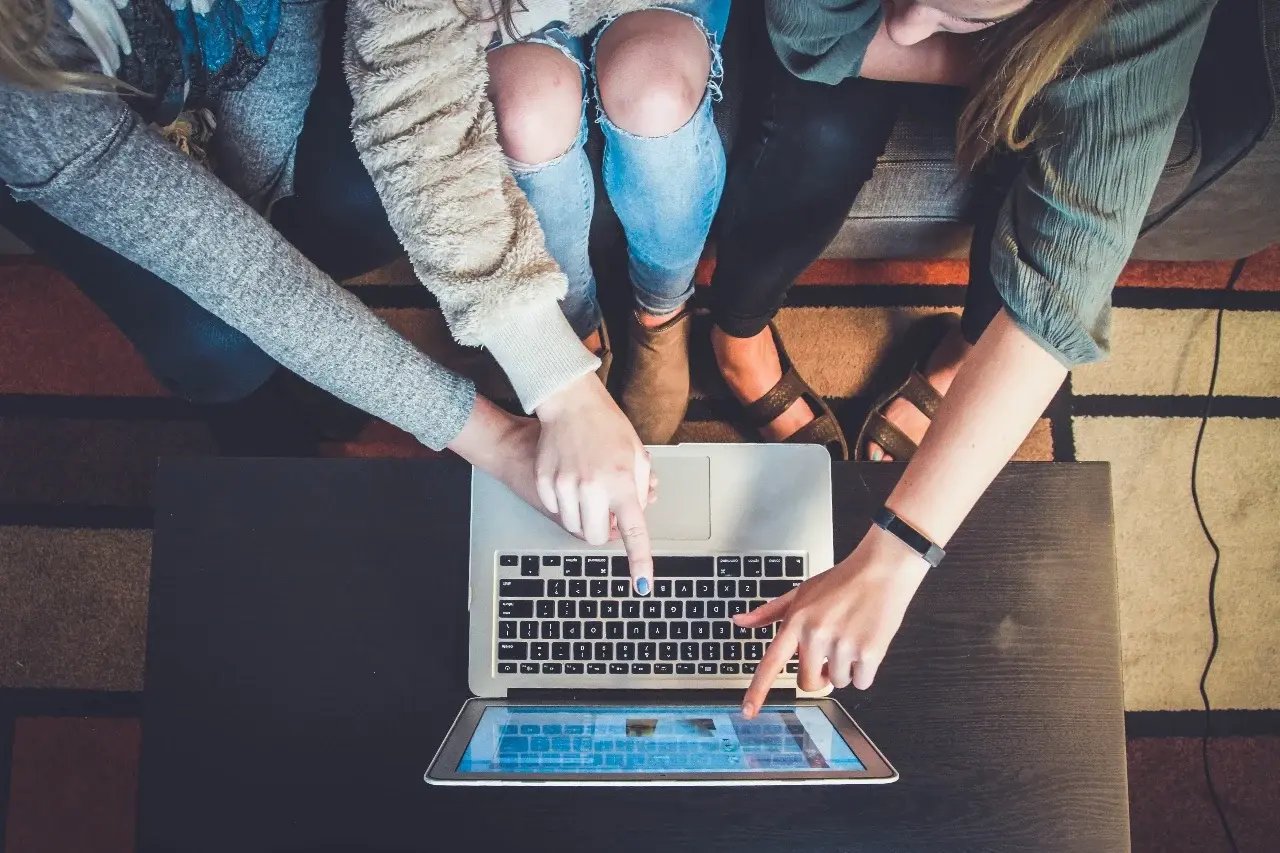 Verbessern Sie Ihre Sichtbarkeit im Internet um Ihre Schulung bekannt zu machen
