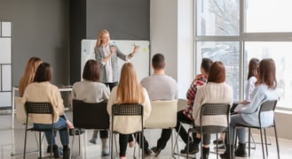formation orale présentée par une dame
