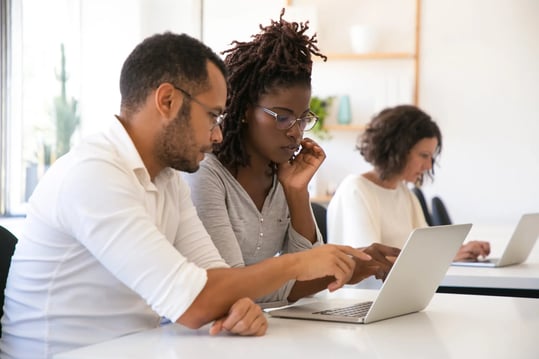 instructor-explaining-corporate-software-specific-to-intern-scaled