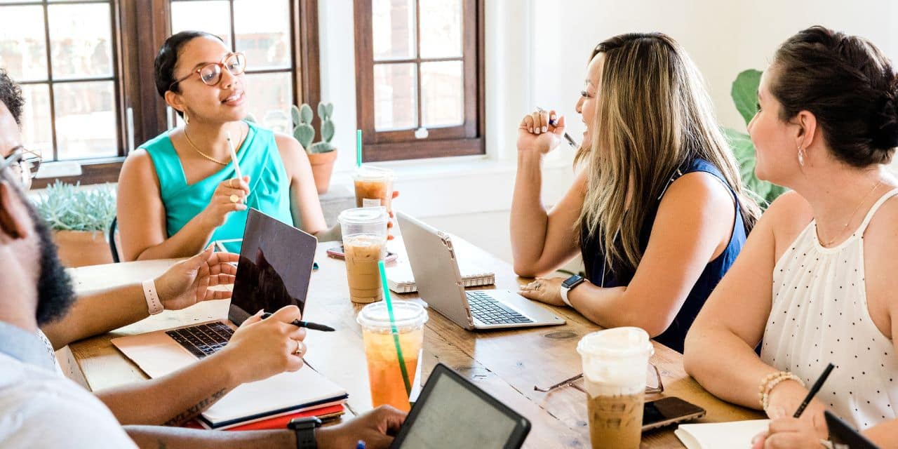 Comment le leadership permet-il d’améliorer le travail en équipe ?