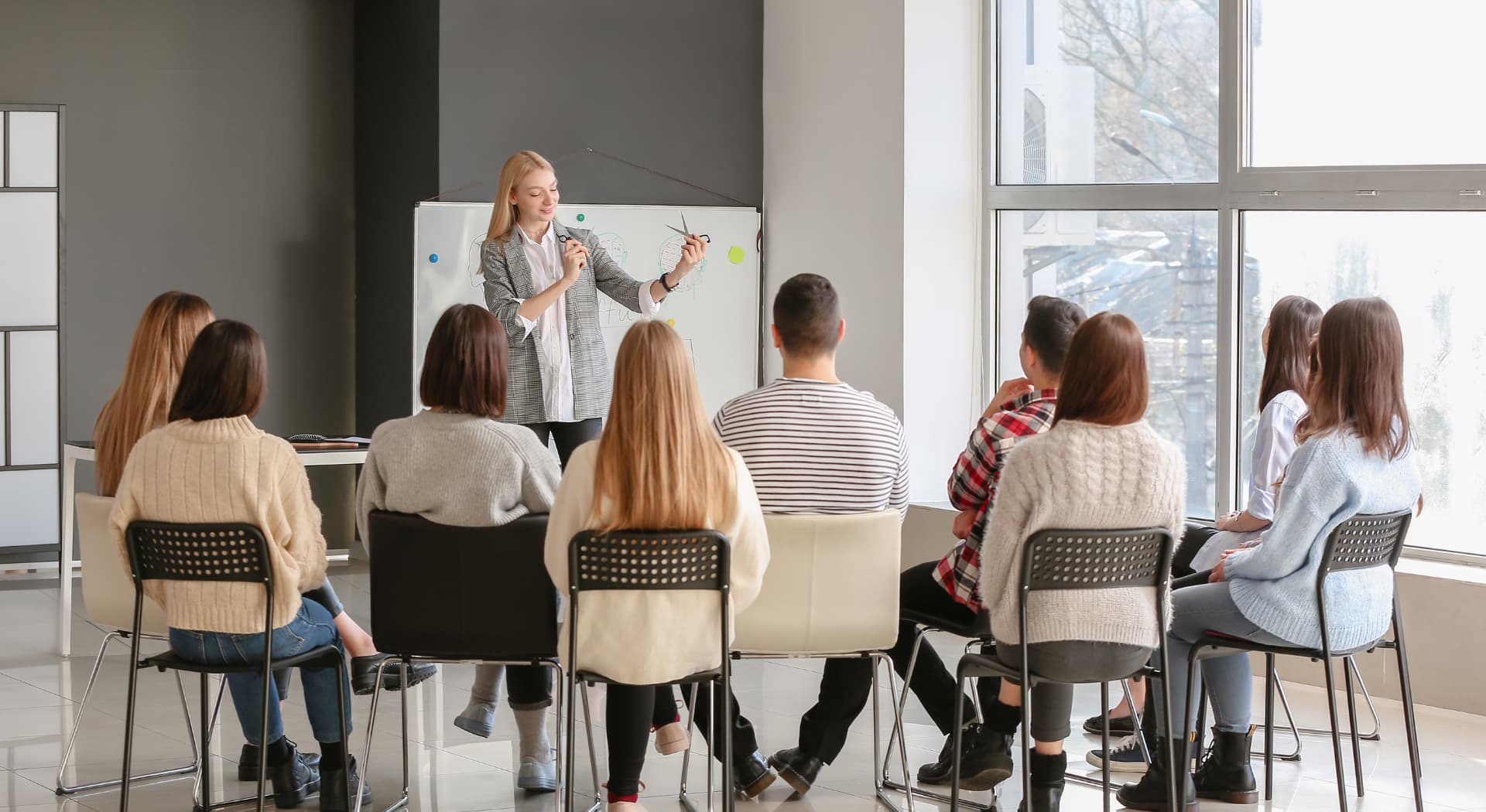 formation orale présentée par une dame