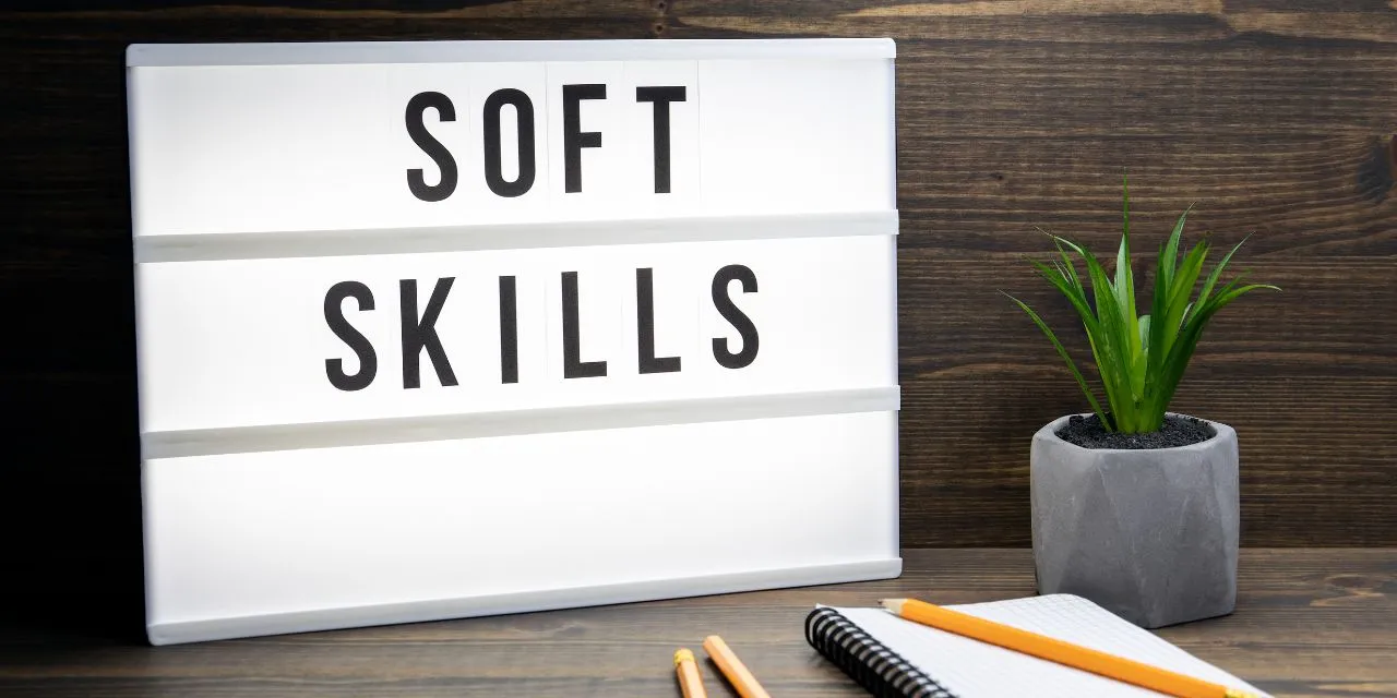 bord met soft skills erop geschreven