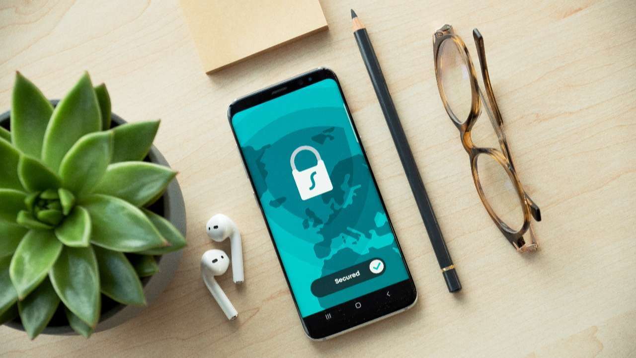 lorsque vous choisissez de vous connecter via Google ou Facebook sur d’autres sites ou applications qui requièrent une authentification, il s’agit d’un SSO.